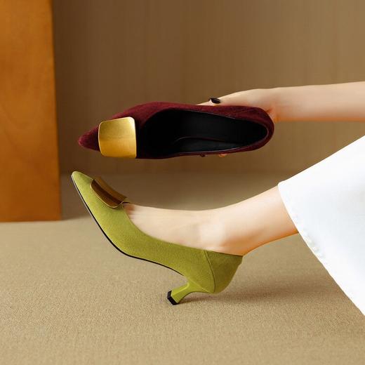 【预售5天】法式气质细跟羊翻皮金属扣浅口单鞋女尖头高跟鞋DB&M6385 商品图2