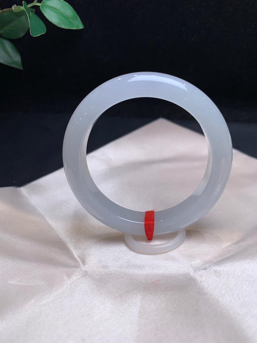 620351，55.7冰底种水手镯，底妆非常细腻干净。润润的 清新秀气 商品图3