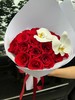 红玫瑰蝴蝶兰花束 商品缩略图1