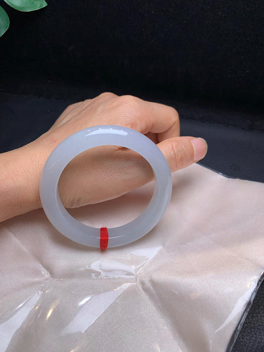 620351，55.7冰底种水手镯，底妆非常细腻干净。润润的 清新秀气 商品图5