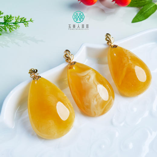 D18K蜜蜡吊坠-金蜜蜡妖花水滴吊坠 商品图0