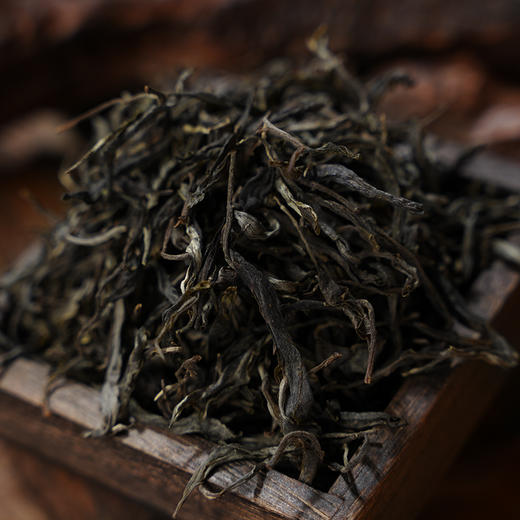 限时回馈【贡茶那罕散茶】2020年单株级别古树，宣哥亲自上山挑树挑采一直存储在个人仓库，限时开仓放量，250克/罐，拍5罐送1罐 商品图5