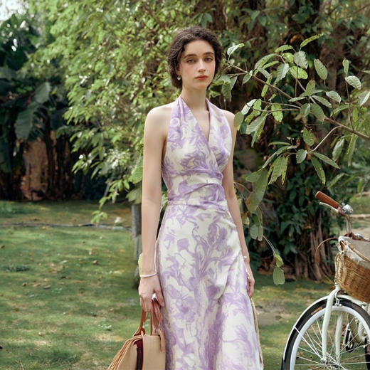 OLrain欧芮儿女夏季2025新款紫色浪漫法式印花挂脖V领设计连衣裙 商品图3