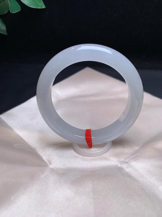 620351，55.7冰底种水手镯，底妆非常细腻干净。润润的 清新秀气 商品图0