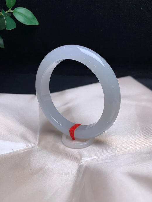 620351，55.7冰底种水手镯，底妆非常细腻干净。润润的 清新秀气 商品图2