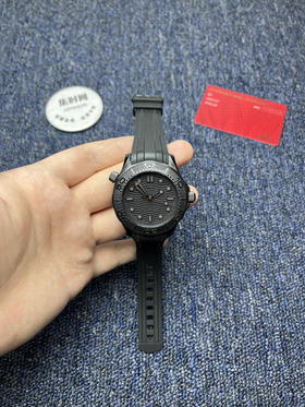 墨黑海马 桀骜登场 欧米茄VS新品海马300系列 陶瓷海马 男士机械腕表 表径43.50mm