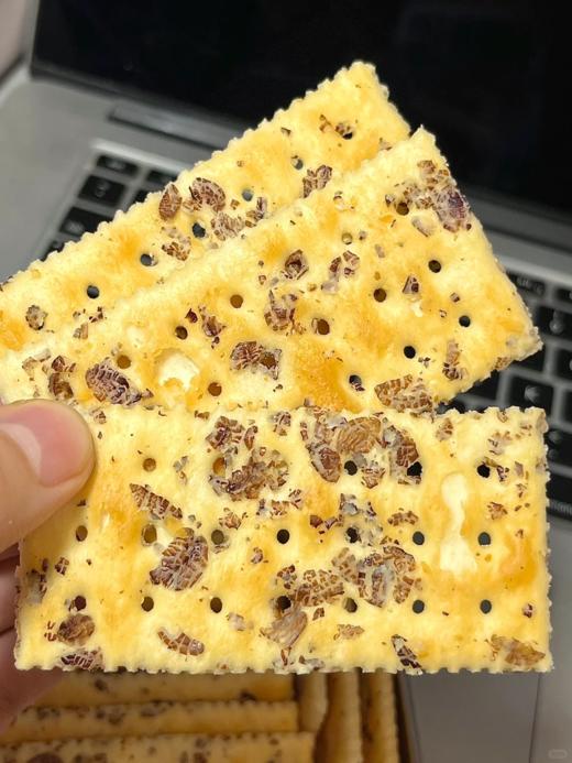 红谷林苏打饼干活动款（黑麦海盐2袋+黑松露2袋） 已热销10W+单❗❗❗0添加蔗糖 反式脂肪酸防腐剂香精 ❗添加≥15黑麦，地中海海盐以及🇳🇿新西兰进口黄油  商品图14