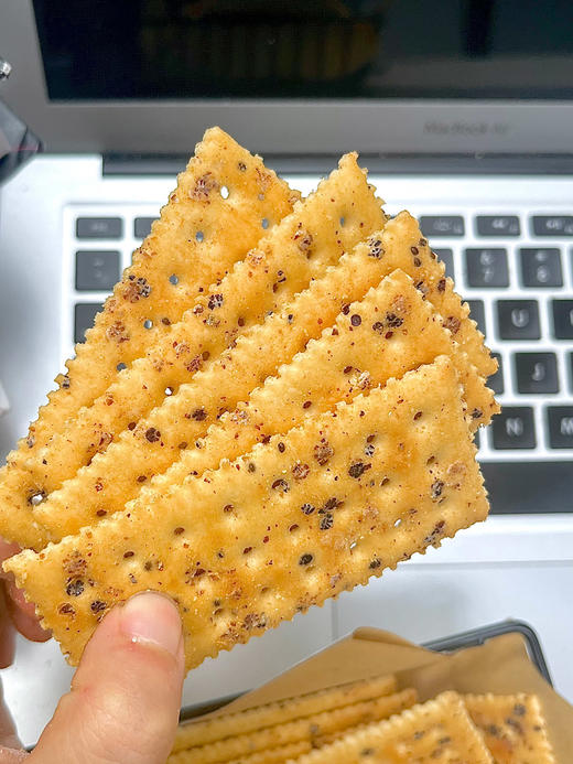 红谷林苏打饼干活动款（黑麦海盐2袋+黑松露2袋） 已热销10W+单❗❗❗0添加蔗糖 反式脂肪酸防腐剂香精 ❗添加≥15黑麦，地中海海盐以及🇳🇿新西兰进口黄油  商品图7