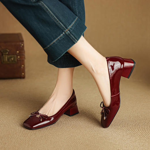 【预售5天】法式蝴蝶结漆皮低跟单鞋女新款真皮方头浅口通勤小皮鞋NJMK&K1670 商品图0