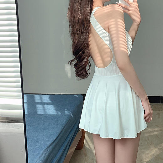 【白色裙式平角连体泳衣女】夏高级感韩国ins保守遮肉显瘦露背泡温泉 商品图1