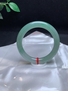 620359，57.5 冰晴底圆条 ，整条油润干净。底子非常细腻