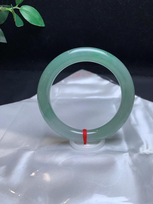 620359，57.5 冰晴底圆条 ，整条油润干净。底子非常细腻 商品图0