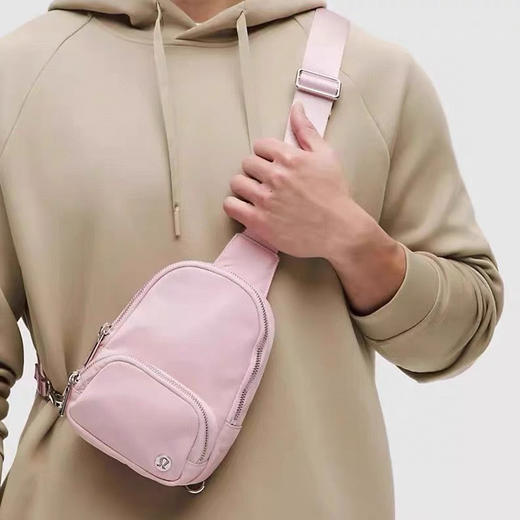 lululemon Everywhere Small Sling Bag便携休闲小包胸包斜挎包 商品图8