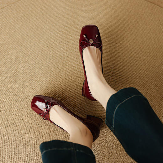 【预售5天】法式蝴蝶结漆皮低跟单鞋女新款真皮方头浅口通勤小皮鞋NJMK&K1670 商品图4