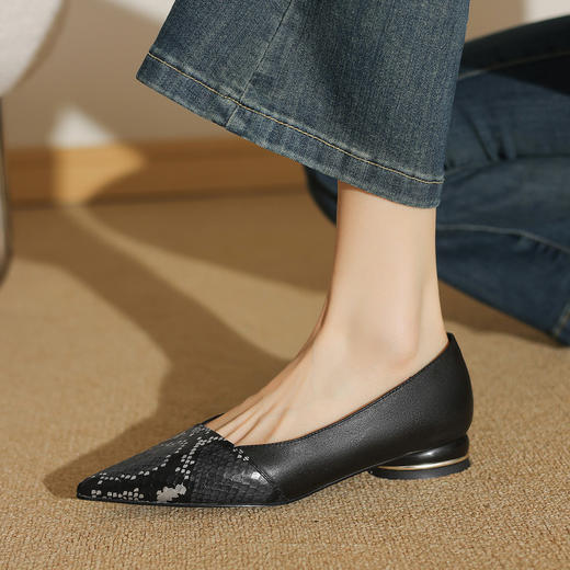 【预售5天】法式时尚单鞋女低跟蛇纹头层牛皮拼色尖头中跟鞋ZF&25159 商品图3