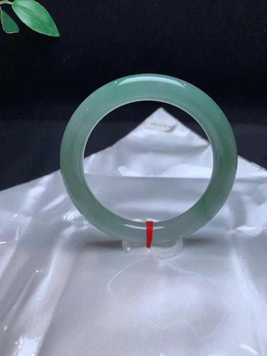 620359，57.5 冰晴底圆条 ，整条油润干净。底子非常细腻 商品图2