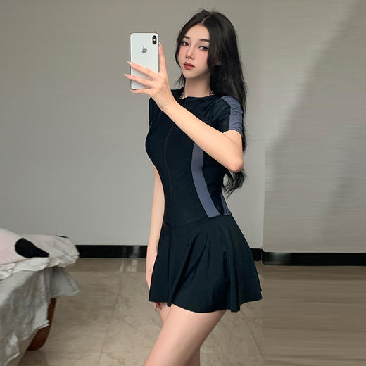 女式泳衣夏连体裙式遮肚显瘦保守学生运动游泳衣 商品图3