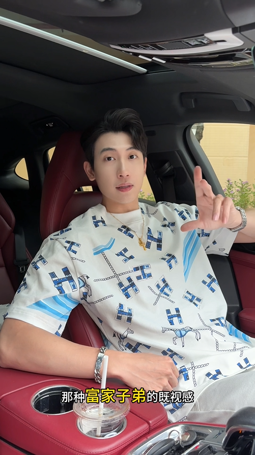 T4018夏季高级感新款男士韩系满印字母烫钻设计短袖T恤休闲简约上衣潮