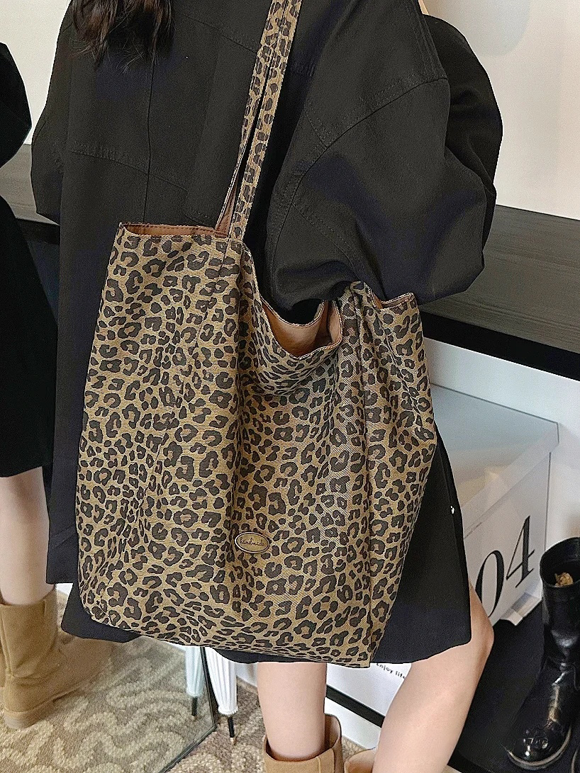 分镜头设计师品牌小众豹纹帆布包大容量正反两用单肩包简约休闲上班通勤包