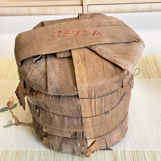 【强烈推荐】2005年大益501批次8592A普洱老熟茶 陈年粗老原料加黄片压制成饼  汤感甜润滑药香参香明显 干仓真品单片价   建议用大壶冲泡投茶重一点汤感会更好 商品图5