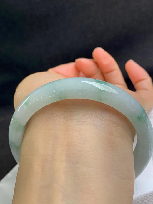 620365，60.5圈口，糯化飘花正圈平安镯，窄条形，种水好 商品图4