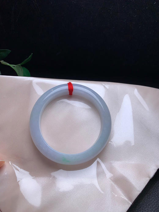 620356，55飘绿手镯 ，整体底妆干净均匀，飘一点清新绿，润润的 清新秀气 商品图4