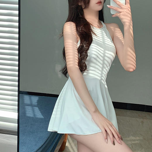 【白色裙式平角连体泳衣女】夏高级感韩国ins保守遮肉显瘦露背泡温泉 商品图2
