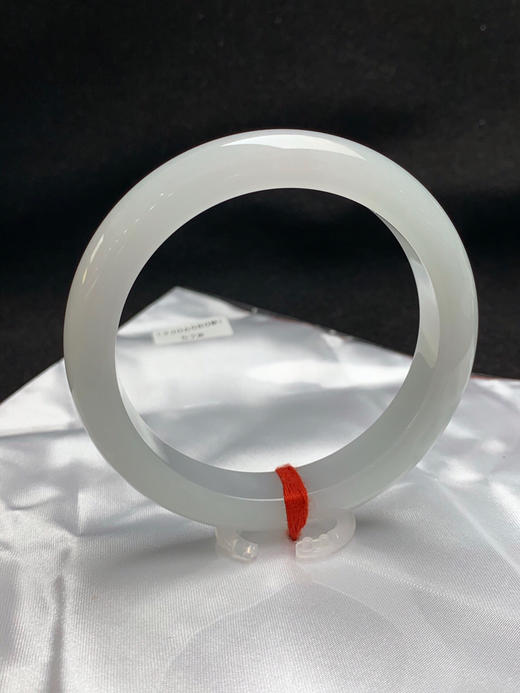 620362，57圈口，糯化白月光正圈平安镯，很淡的底色，底子非常润 商品图1