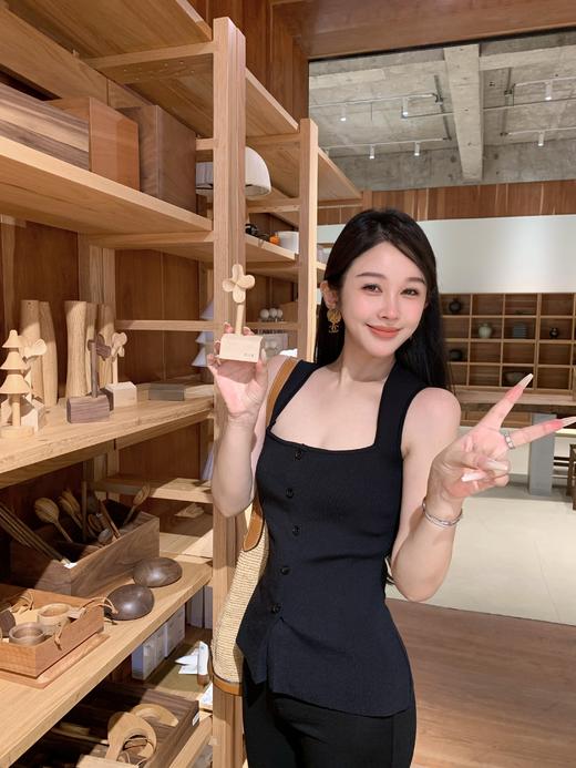 Read Nameless /瘦瘦纱线黑色坎甲背心 2025/6/30 商品图0