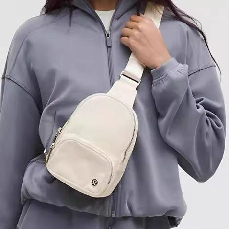 lululemon Everywhere Small Sling Bag便携休闲小包胸包斜挎包 商品图9