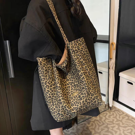 分镜头设计师品牌小众豹纹帆布包大容量正反两用单肩包简约休闲上班通勤包 商品图1