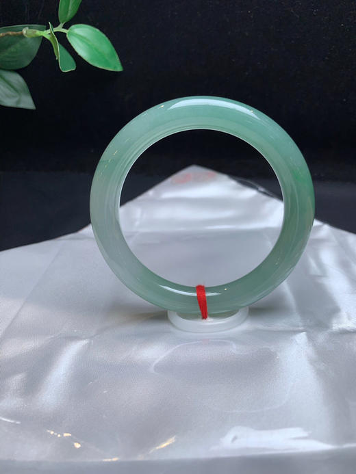 620359，57.5 冰晴底圆条 ，整条油润干净。底子非常细腻 商品图4