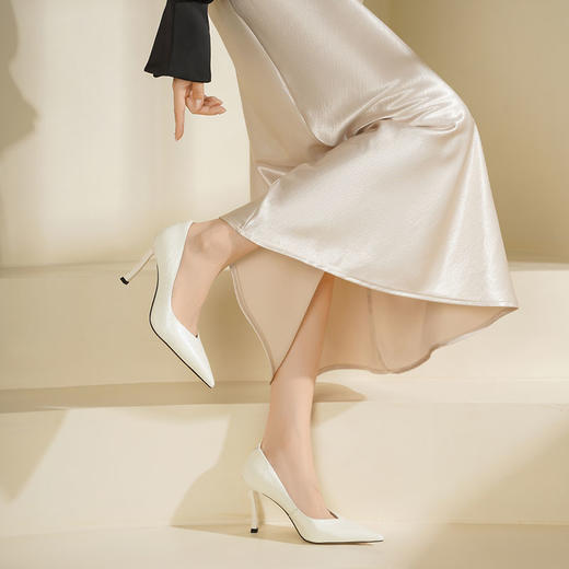 Westory2025年秋季极简尖头高跟软牛皮通勤百搭V口单鞋W25CE76201 商品图4