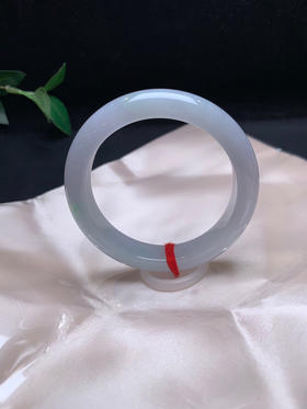 620356，55飘绿手镯 ，整体底妆干净均匀，飘一点清新绿，润润的 清新秀气