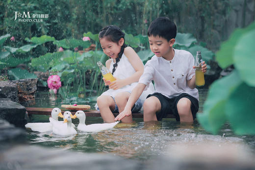 《荷间闹》 商品图0