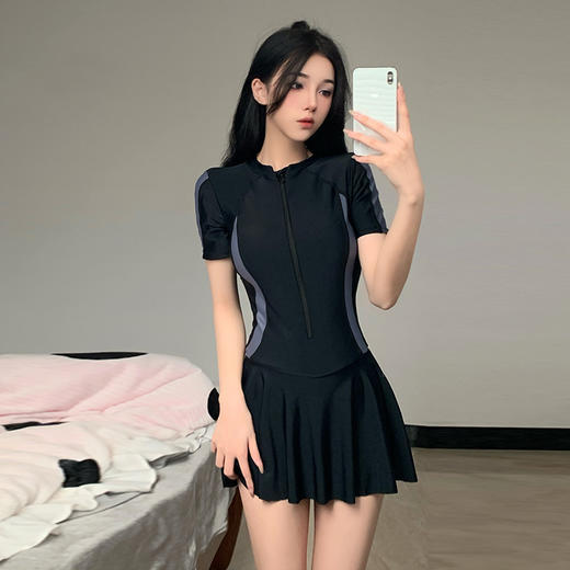 女式泳衣夏连体裙式遮肚显瘦保守学生运动游泳衣 商品图1