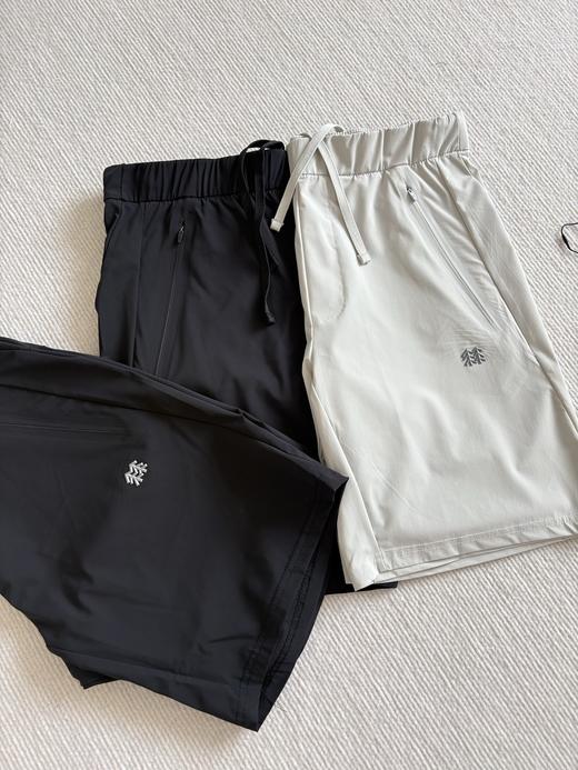 点此购买 可隆夏季男士梭织防泼水多口袋户外运动5分裤 bk 323015 商品图12