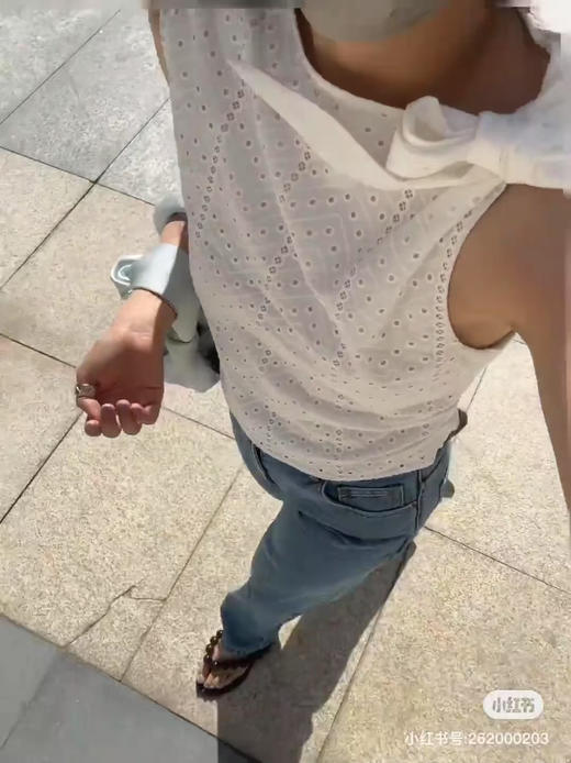 法式优雅无袖镂空绣花小衫 商品图2