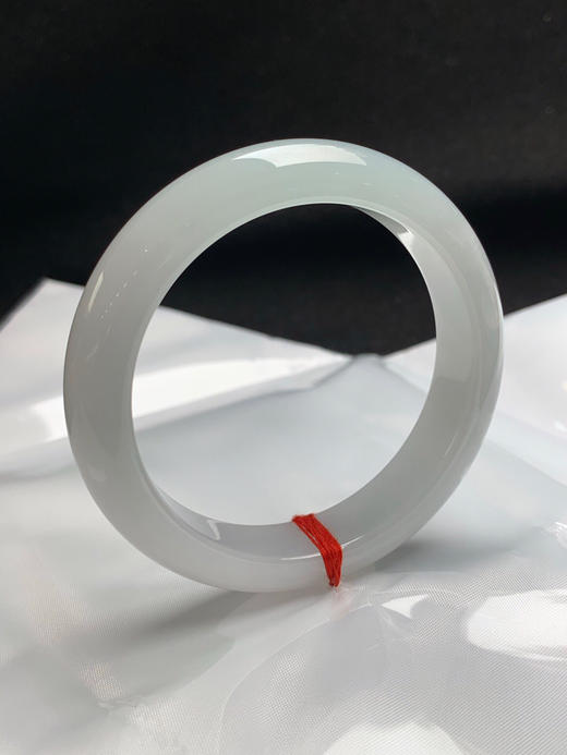 620377，55.3圈口，糯化白月光正圈平安镯，种水好，底子底子细润 商品图1