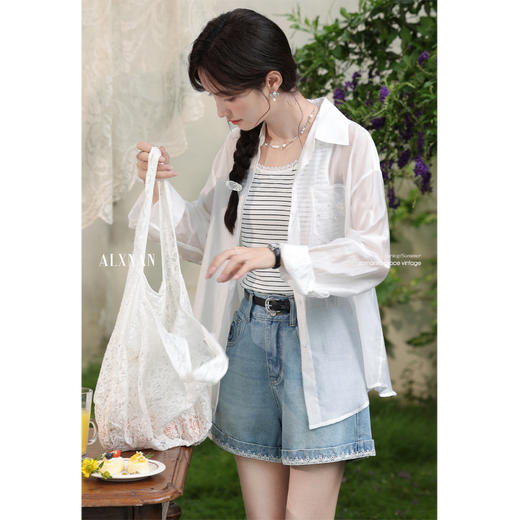 【6折秒杀】鹿向南「烂漫初夏」白色宽松外搭薄款防晒衬衫女夏季长袖开衫上衣L56307 商品图1