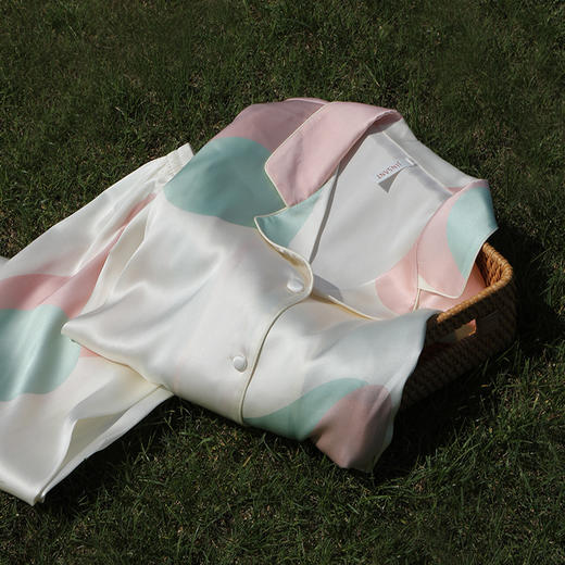 【超柔软凉感】桑蚕丝印花睡衣女宽松长袖长裤家居服套装新品金三塔  1YSF6A201 商品图3