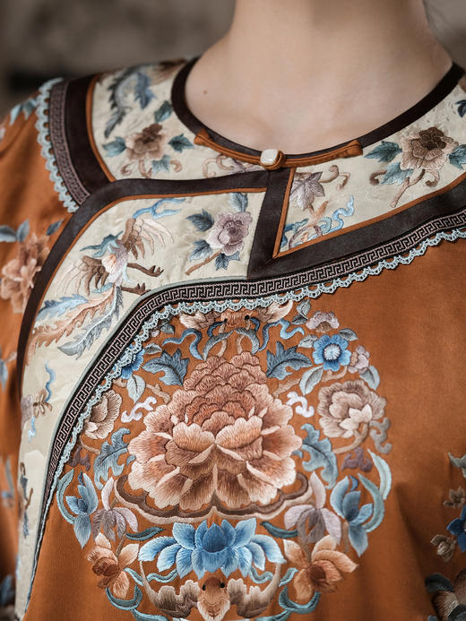 盛唐牡丹盛奢系列|真丝香云纱斜襟牡丹团纹手绣外套-橘色(特殊商品不退不换) 商品图3