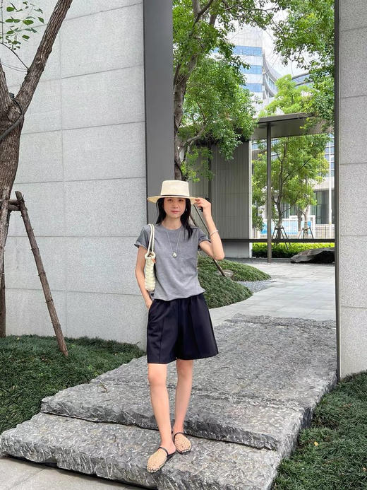 休闲松紧直筒短裤  云感呼吸裤 挺缝线塑黄金腿型 松紧腰头 解锁全天自由感 天然垂坠感 + 智能回弹性 行走的高级感 商品图4