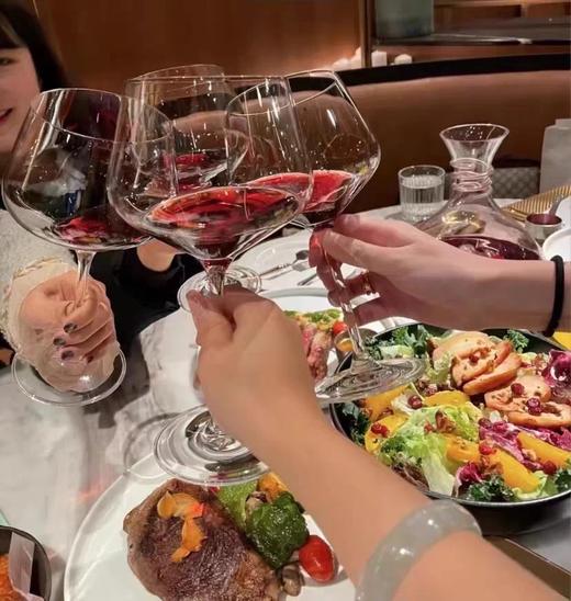 波尔多右岸隐藏王牌👑百年酒庄主指纹封印的小金杯❗ 睡前微醺神器🥰红酒老饕私藏警告：这支布莱依丘村庄级AOP，竟把圣埃美隆的柔美+波美侯的力量装进187ml迷你瓶！【杰森巴顿鼎奢小酒】 商品图2