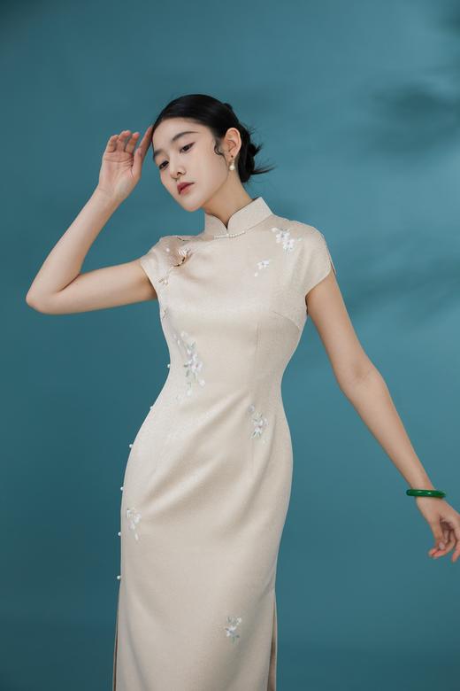 荷言HEYEN 燕婉 暗纹提花织银刺绣立领旗袍非遗胸针高级定制 商品图3