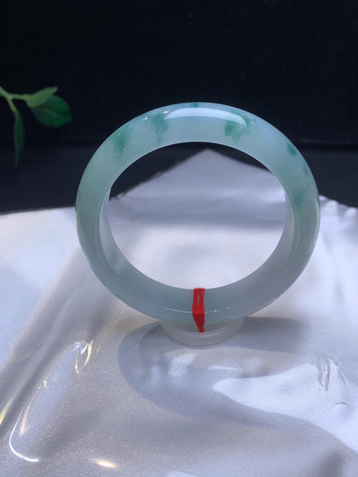 620371，54.5冰飘花手镯，一半飘花。整体清新干净，润润的 商品图1