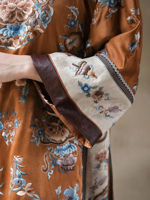 盛唐牡丹盛奢系列|真丝香云纱斜襟牡丹团纹手绣外套-橘色(特殊商品不退不换) 商品图4