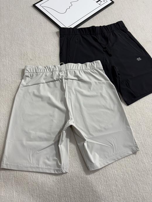 点此购买 可隆夏季男士梭织防泼水多口袋户外运动5分裤 bk 323015 商品图1