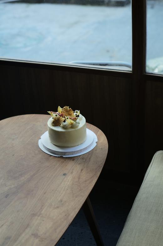 柠檬金钻凤梨乳酪云朵蛋糕（周一店休，此款仅限上海地区同城配送，请提前1天预定，运费预收30，多退少补） 商品图0