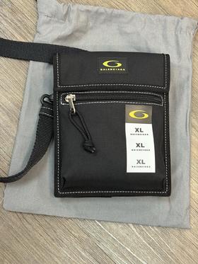 中性款斜挎包004